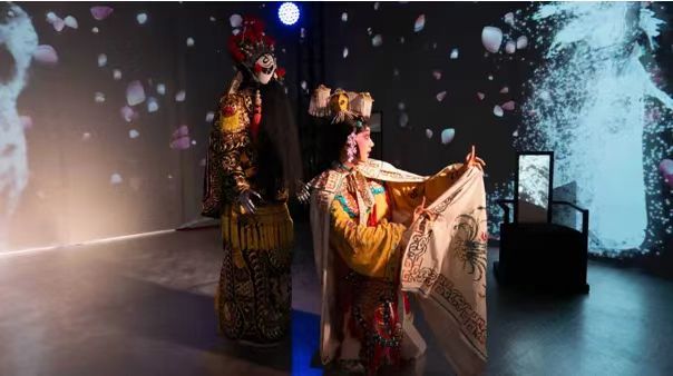 《霸王别“机”》首演