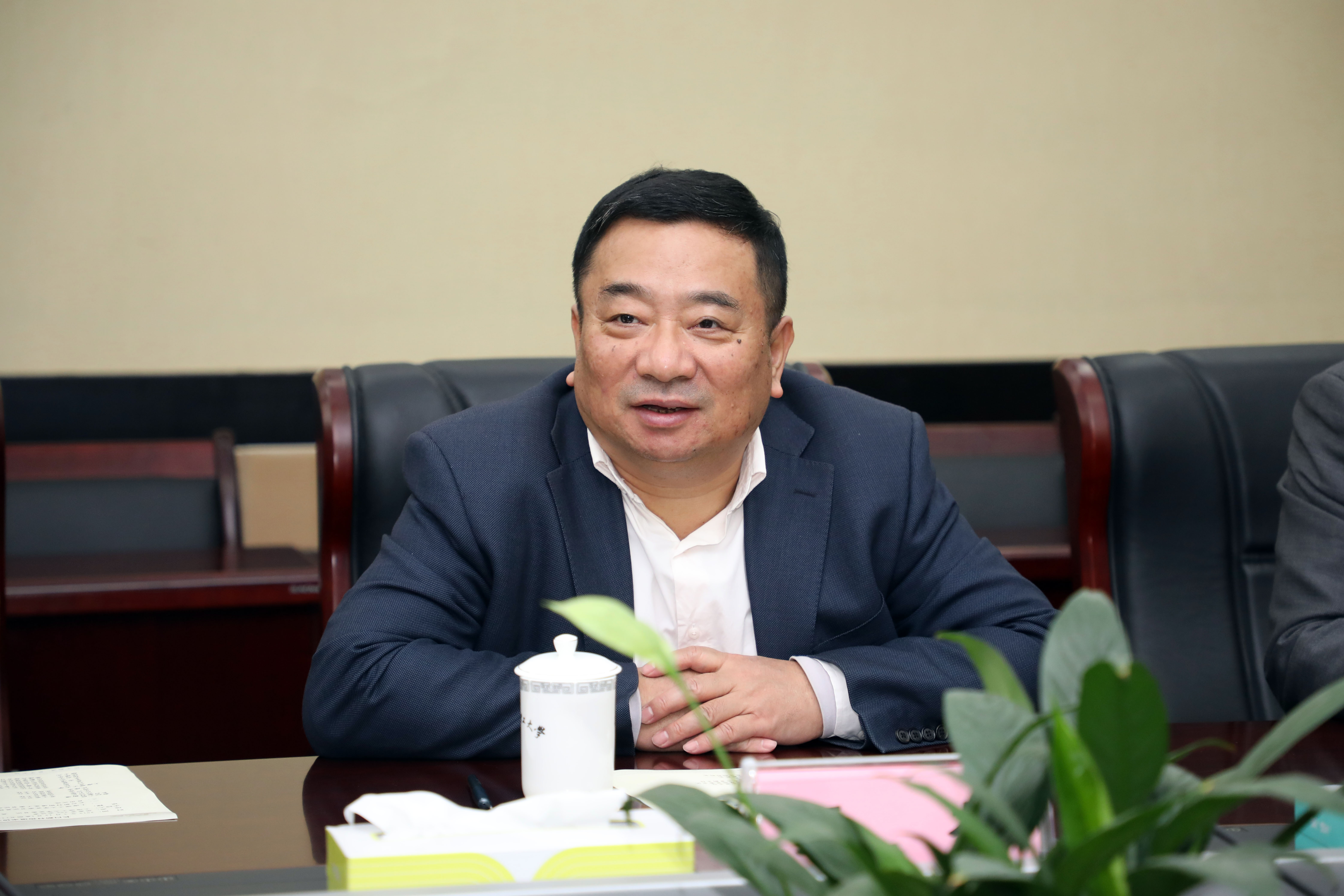 校党委书记吴松讲话