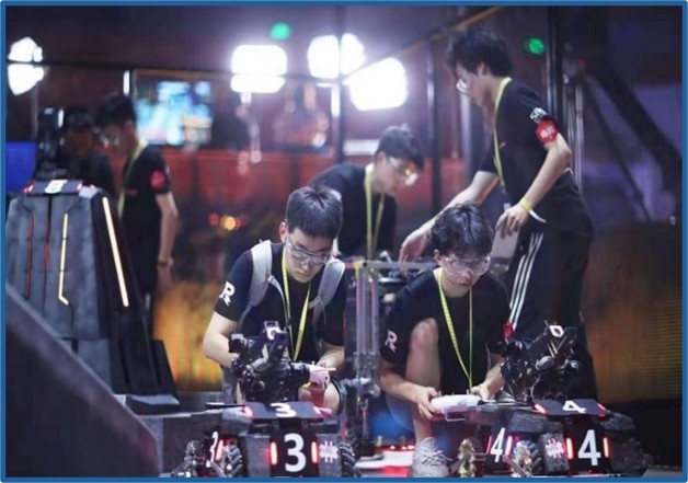 上理学子调试创新创业项目