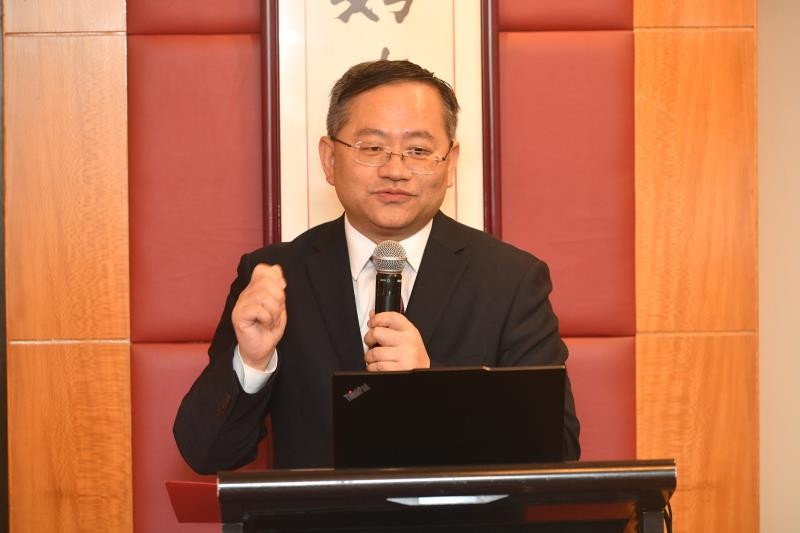 校长朱新远致辞