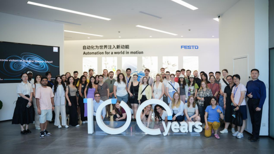 参观FESTO合影