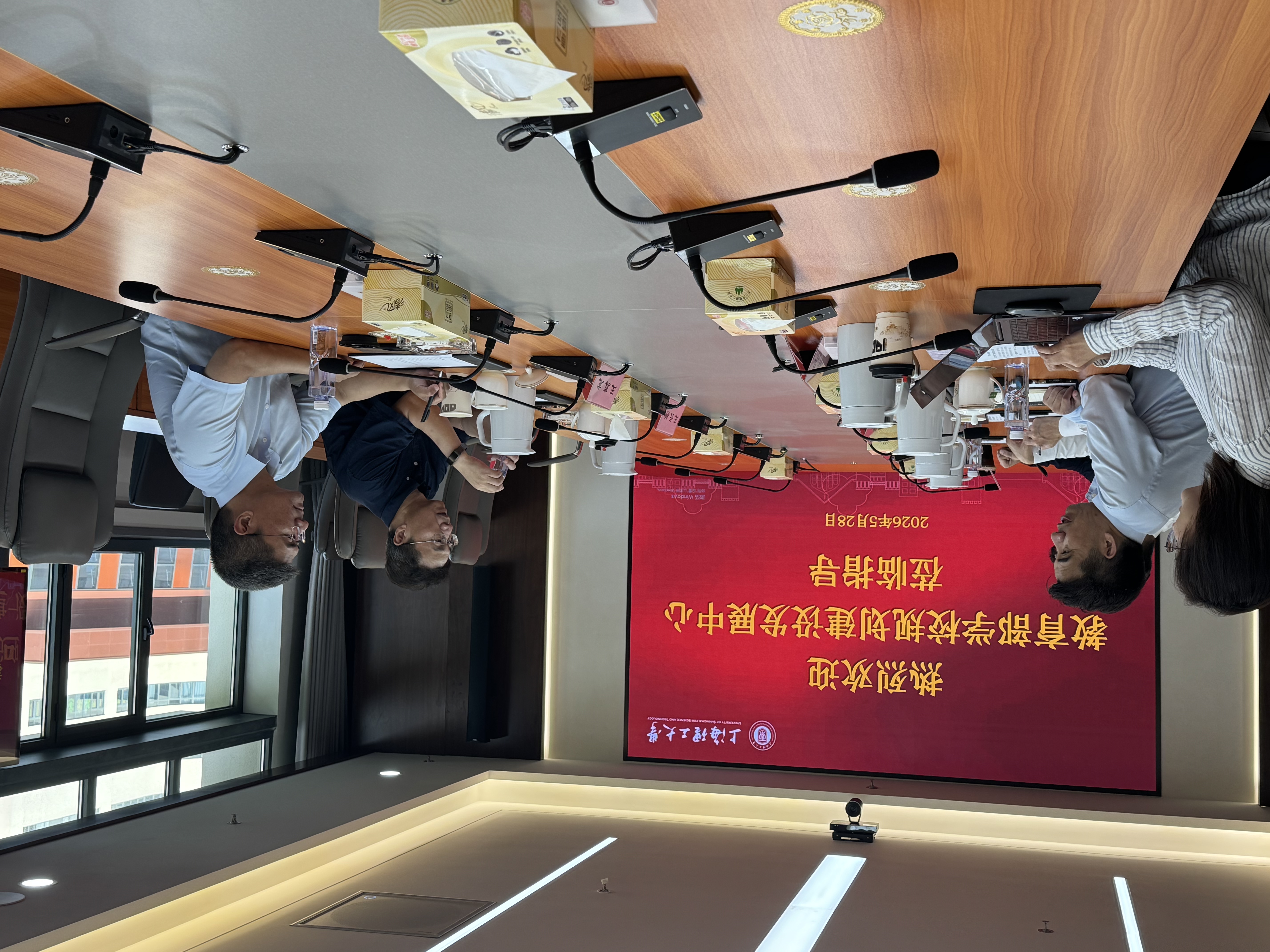 座谈交流.jpg 座谈交流.jpg