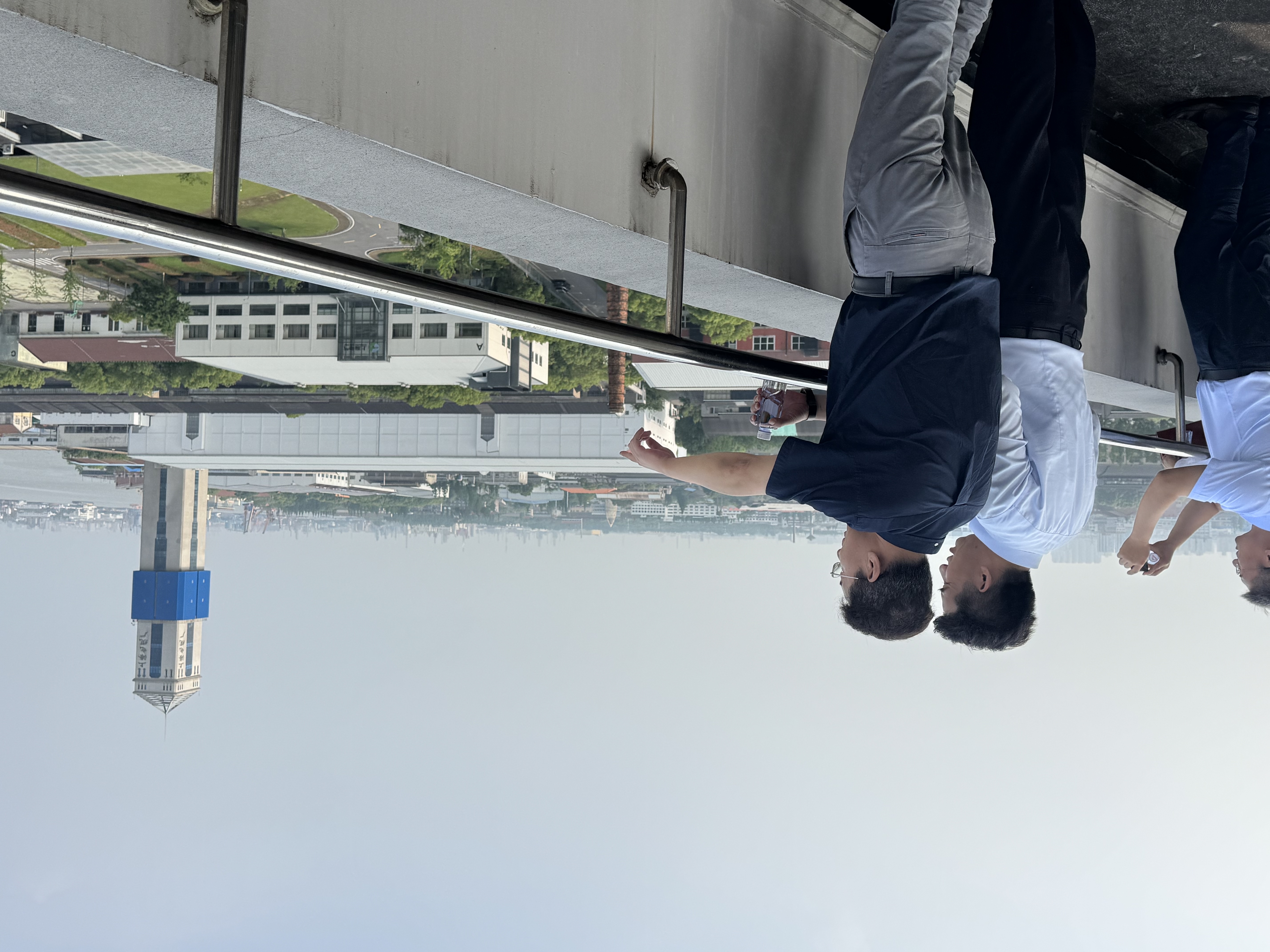 眺望学校周边土地.jpg