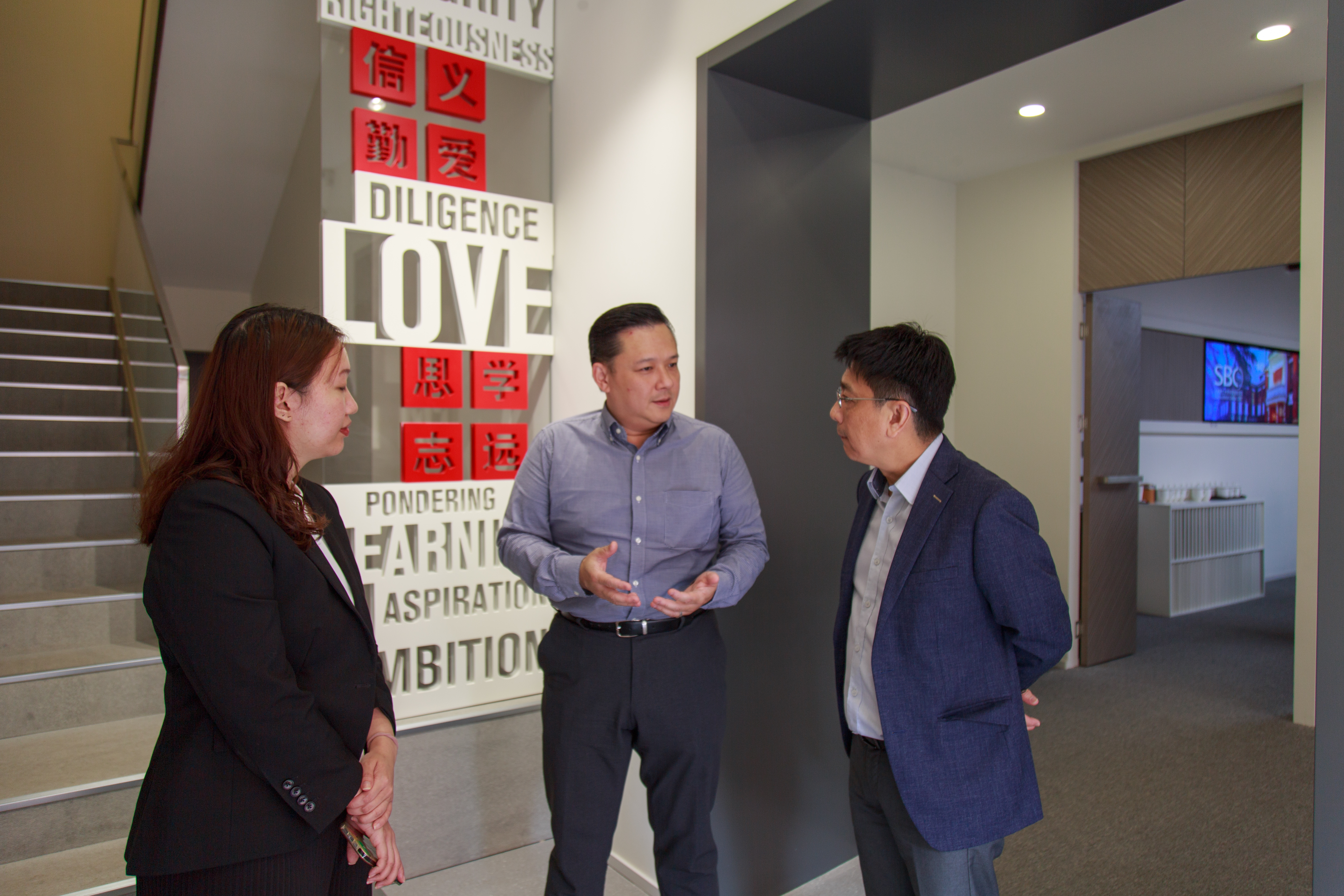 参观复兴路校区校史馆