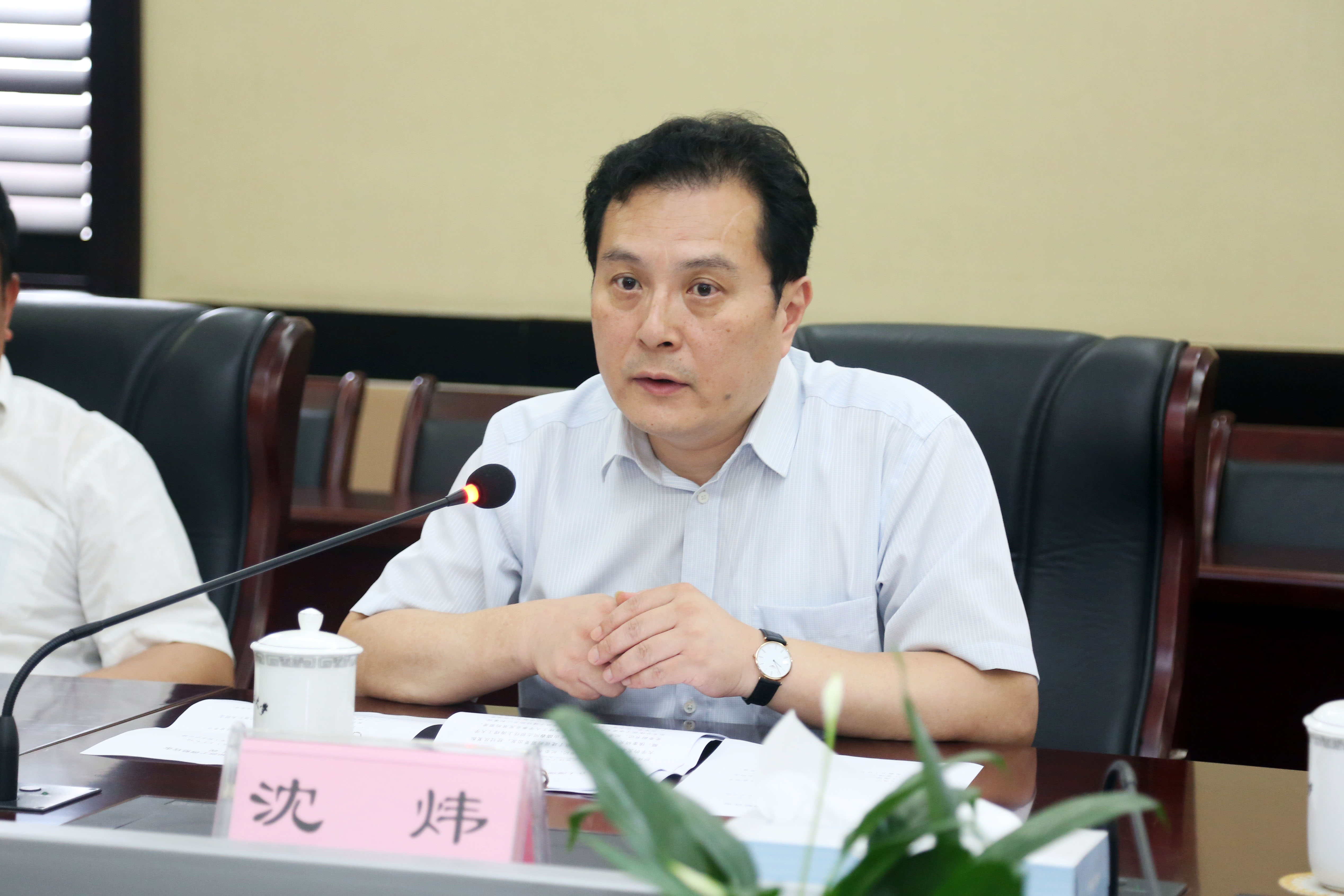 校党委书记吴松代表学校党委表示坚决拥护市委的决定,感谢市委