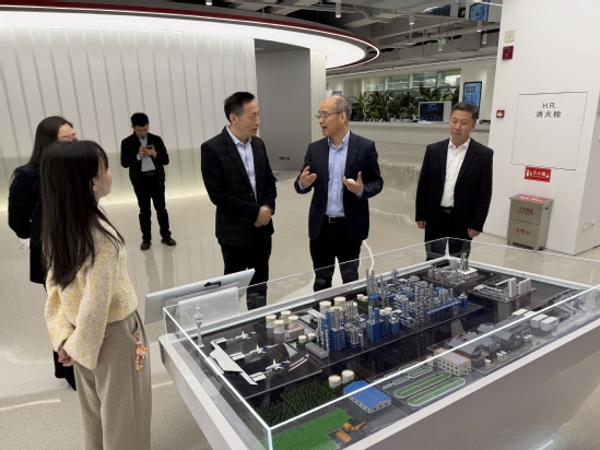 上海理工大学校领导一行走访校友企业霍尼韦尔