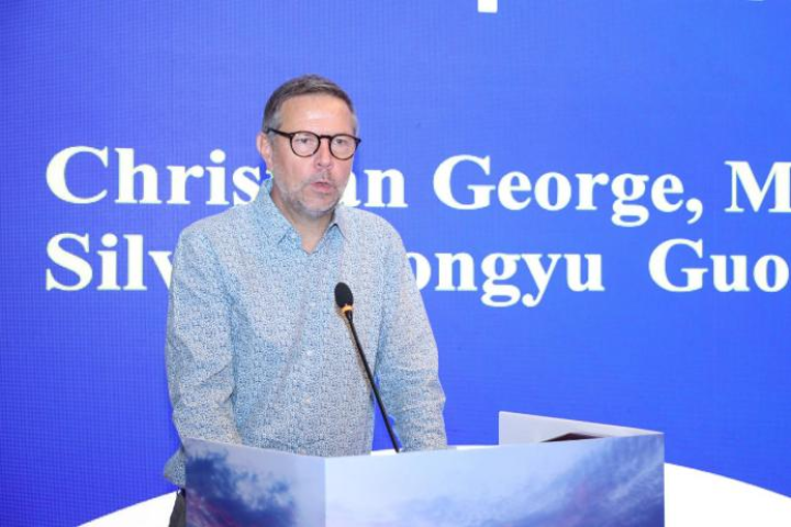 Christian George作报告