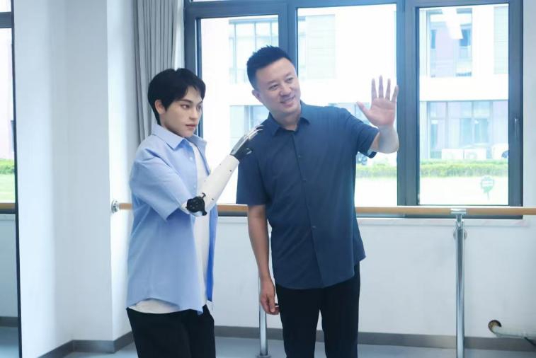 与2025级数媒演播艺术博士新生潘涛交流