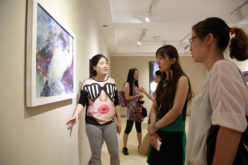 动画与公共艺术系,美术系老师讲解作品