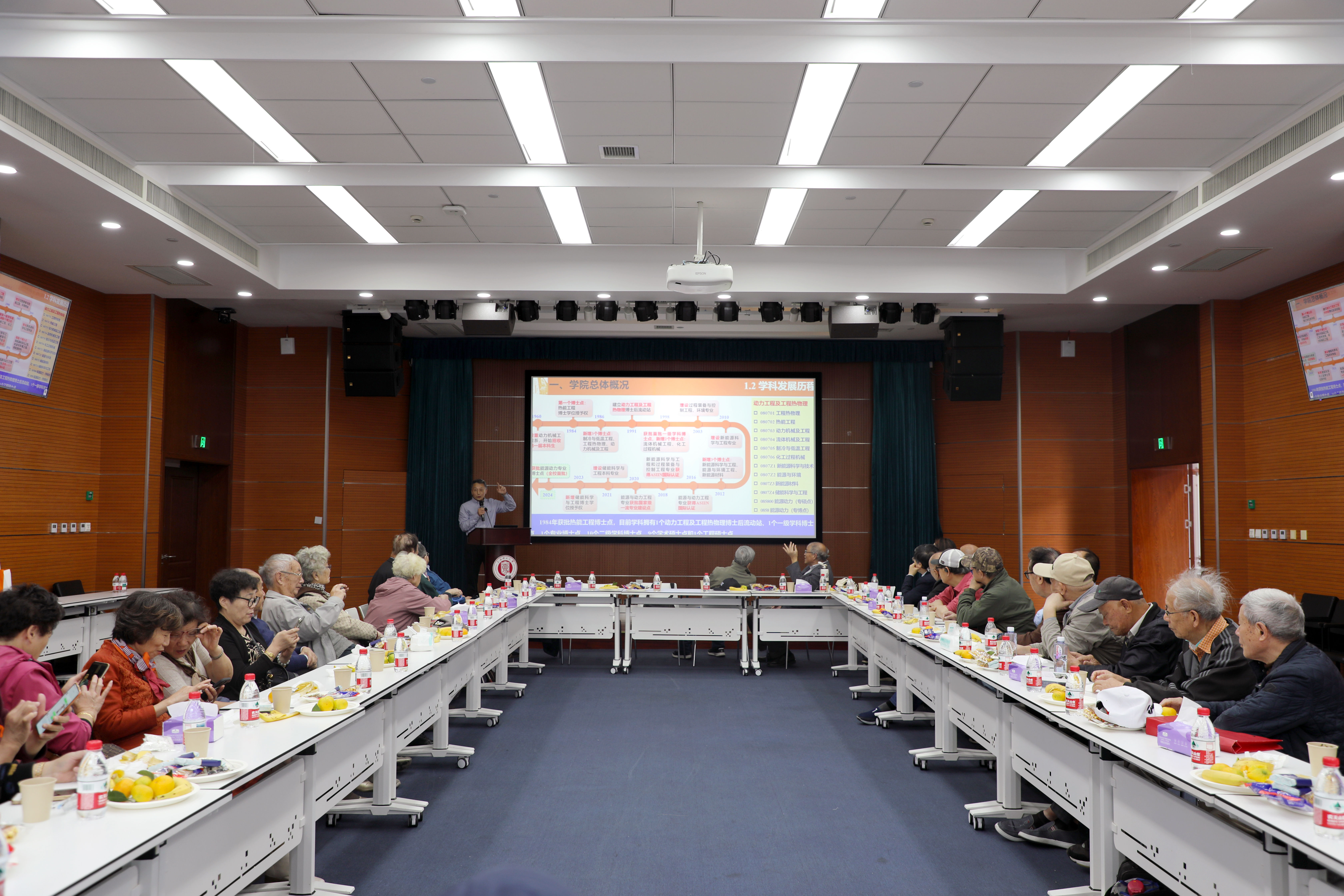 院长刘宝林介绍学院发展情况