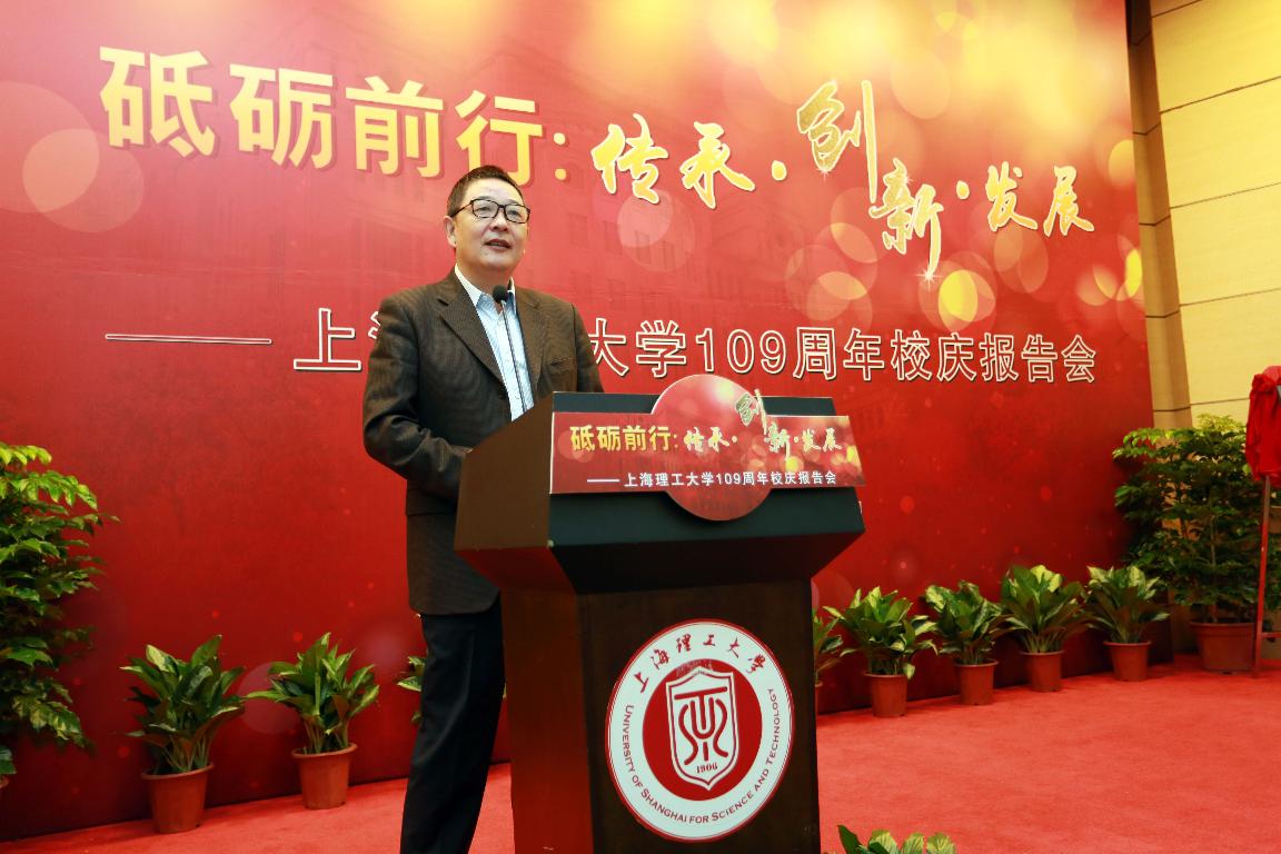 深圳迈瑞生物医疗副总裁,首席运营官,校友王建新作为校友代表发言