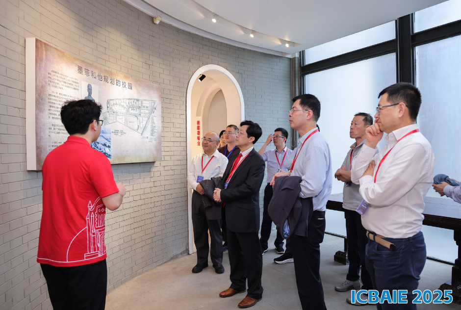 参观上海理工大学校史馆