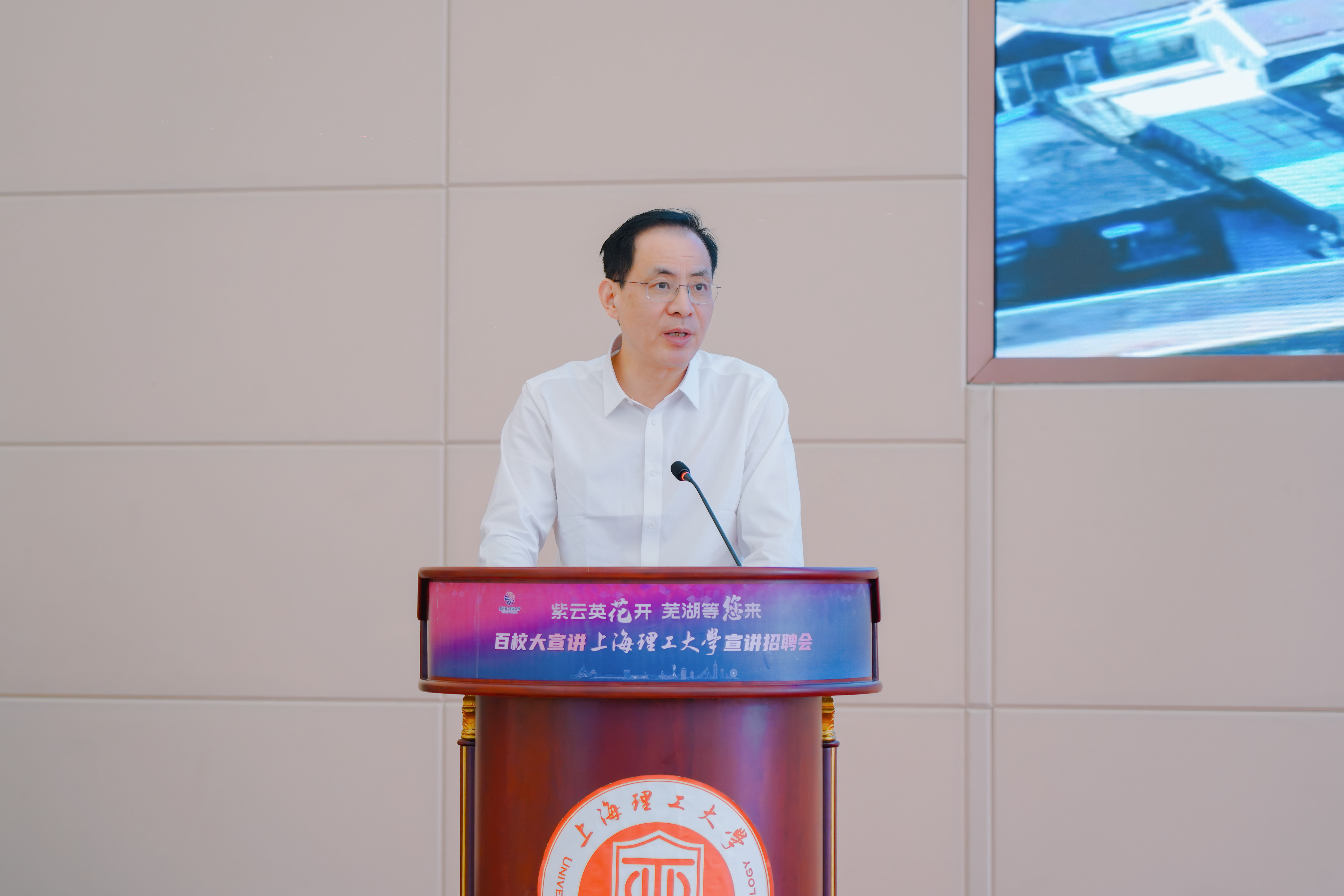 周庆国作市情推介
