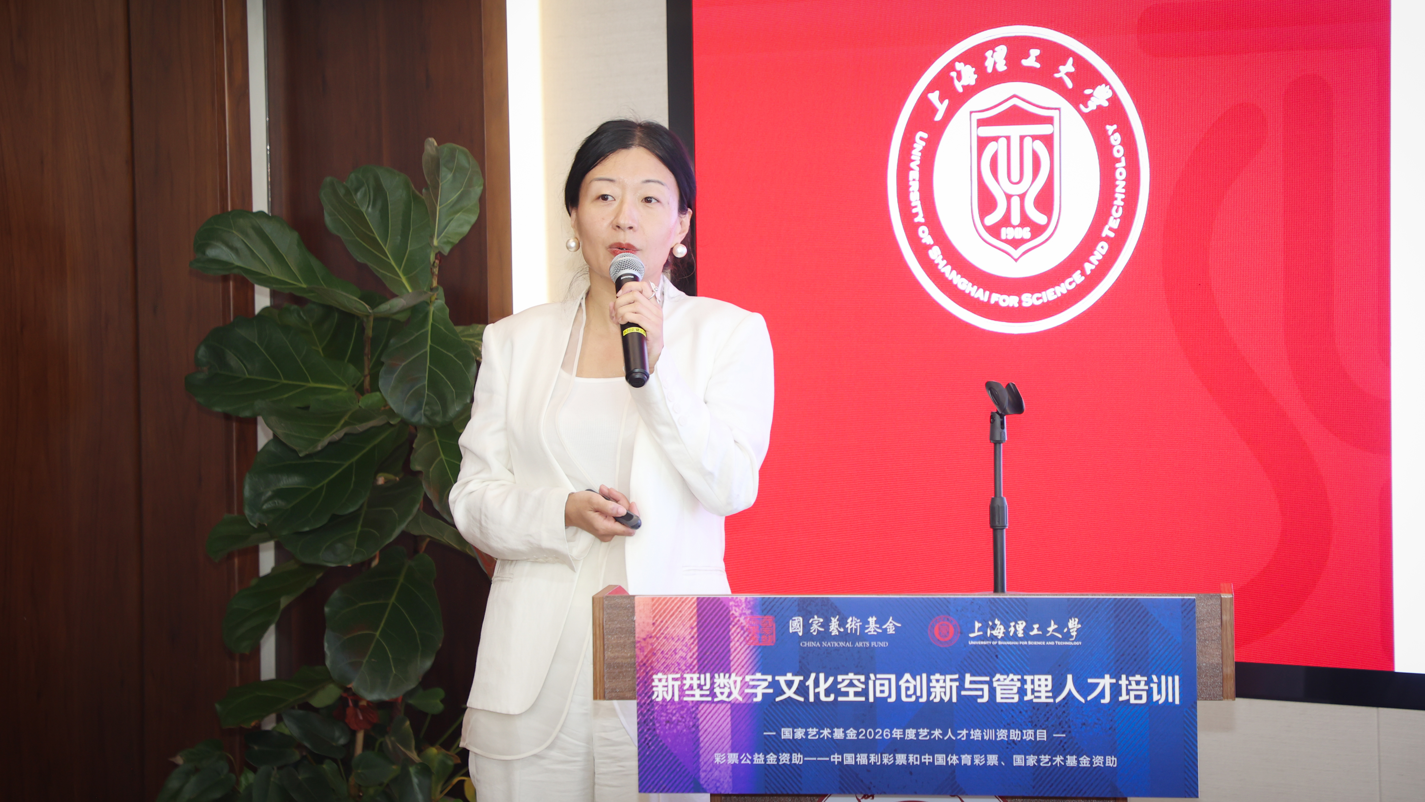 项目负责人李文嘉教授介绍项目整体安排