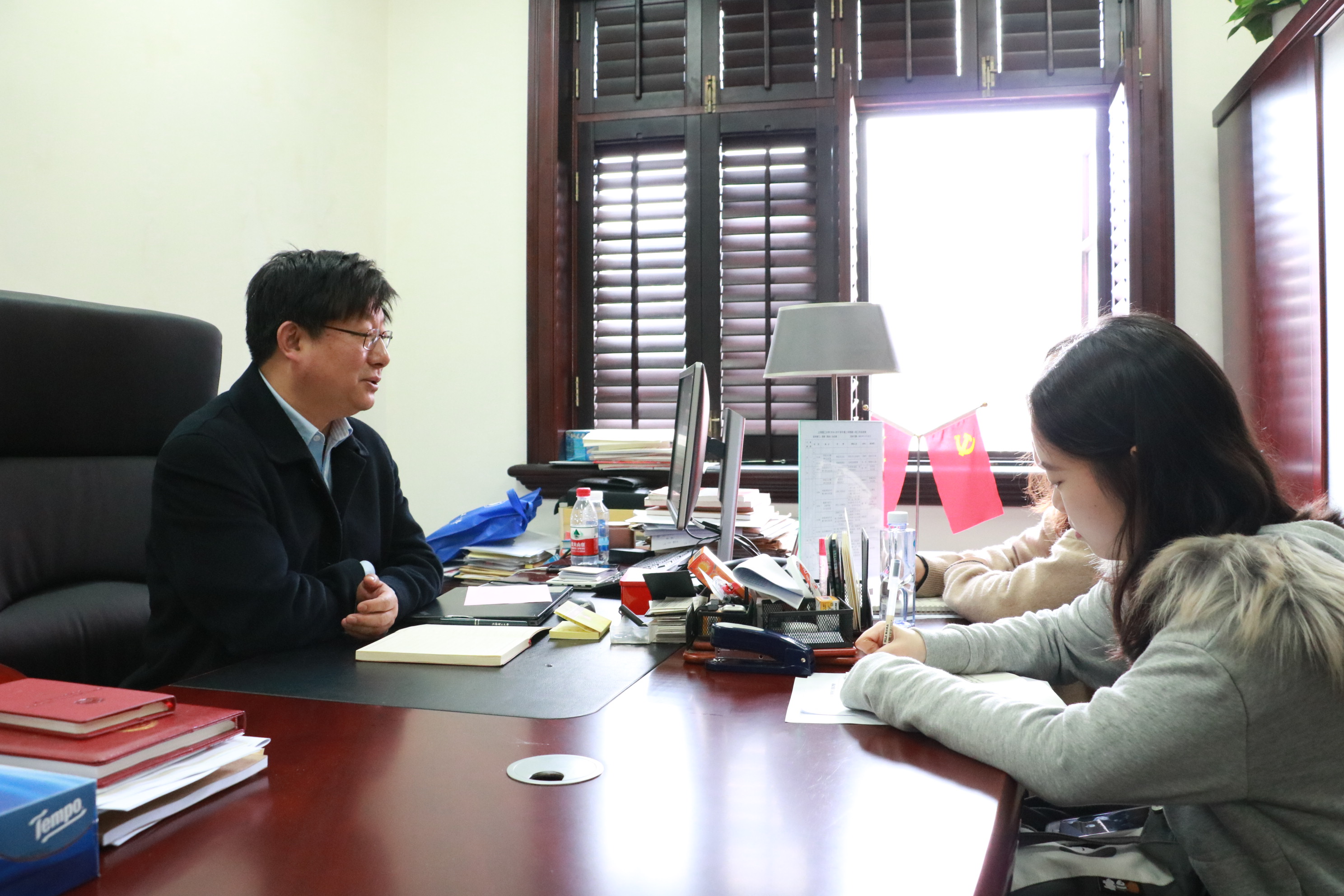 管理学院举办"模拟两会"系列活动之优秀提案访谈活动