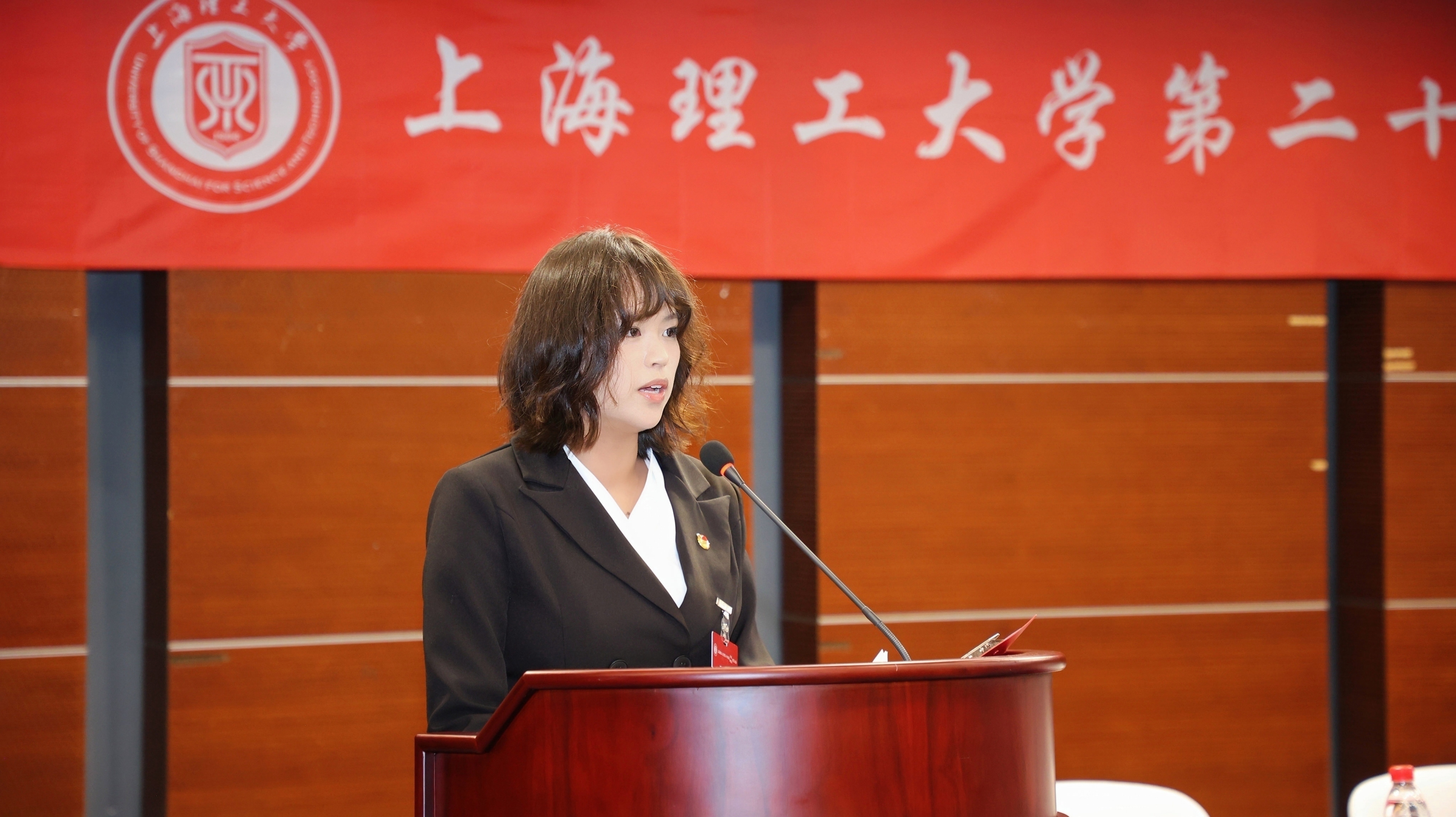 第二十八届学生会执行主席苏慧娜作报告