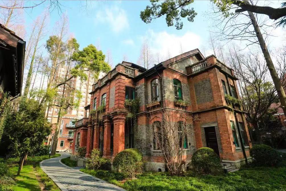 初为雷盛休(george arthur huntley)医生住宅,上海机械学院时期为家属