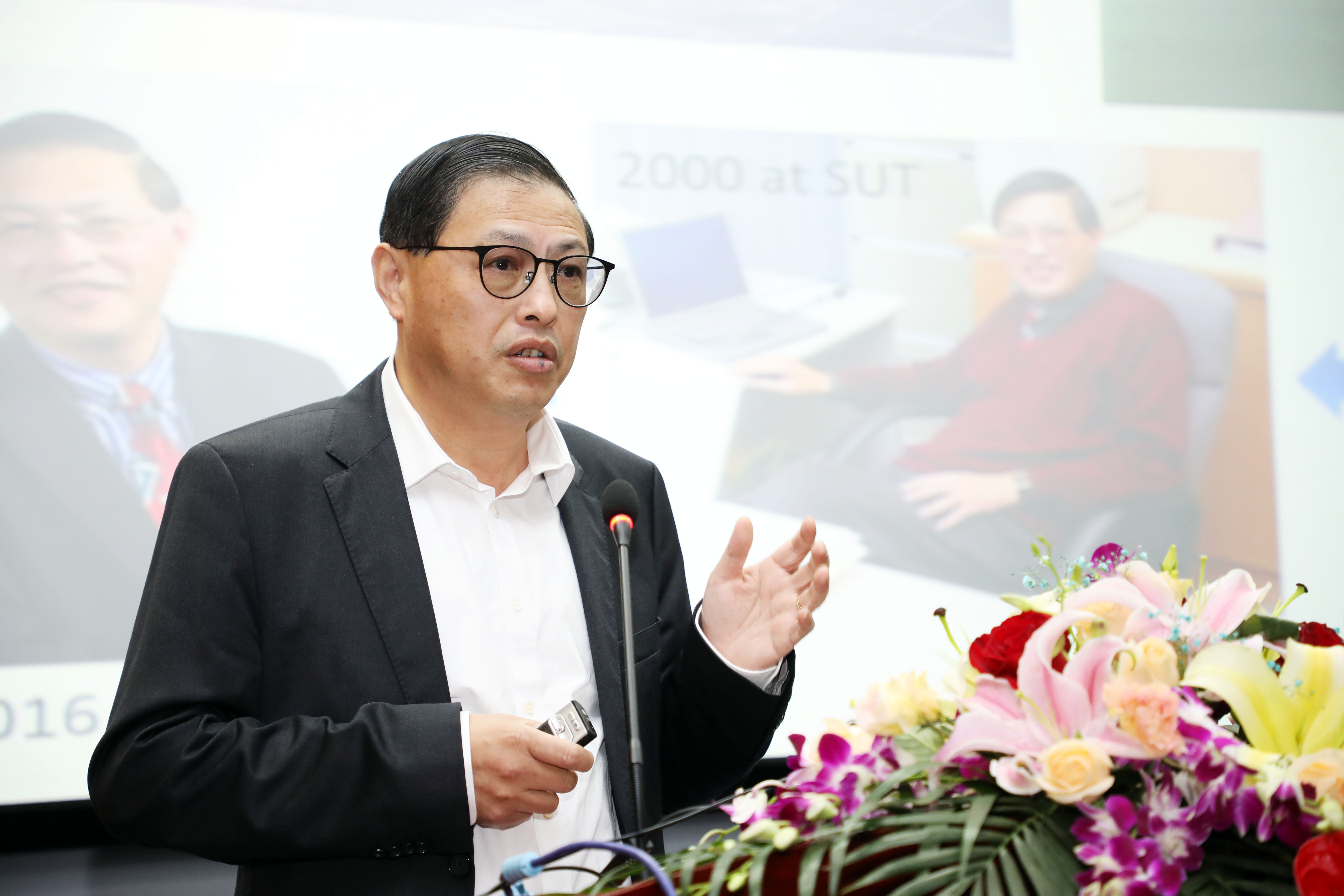 学术碰撞 揽蓄英才 光学院士专家云集上理工