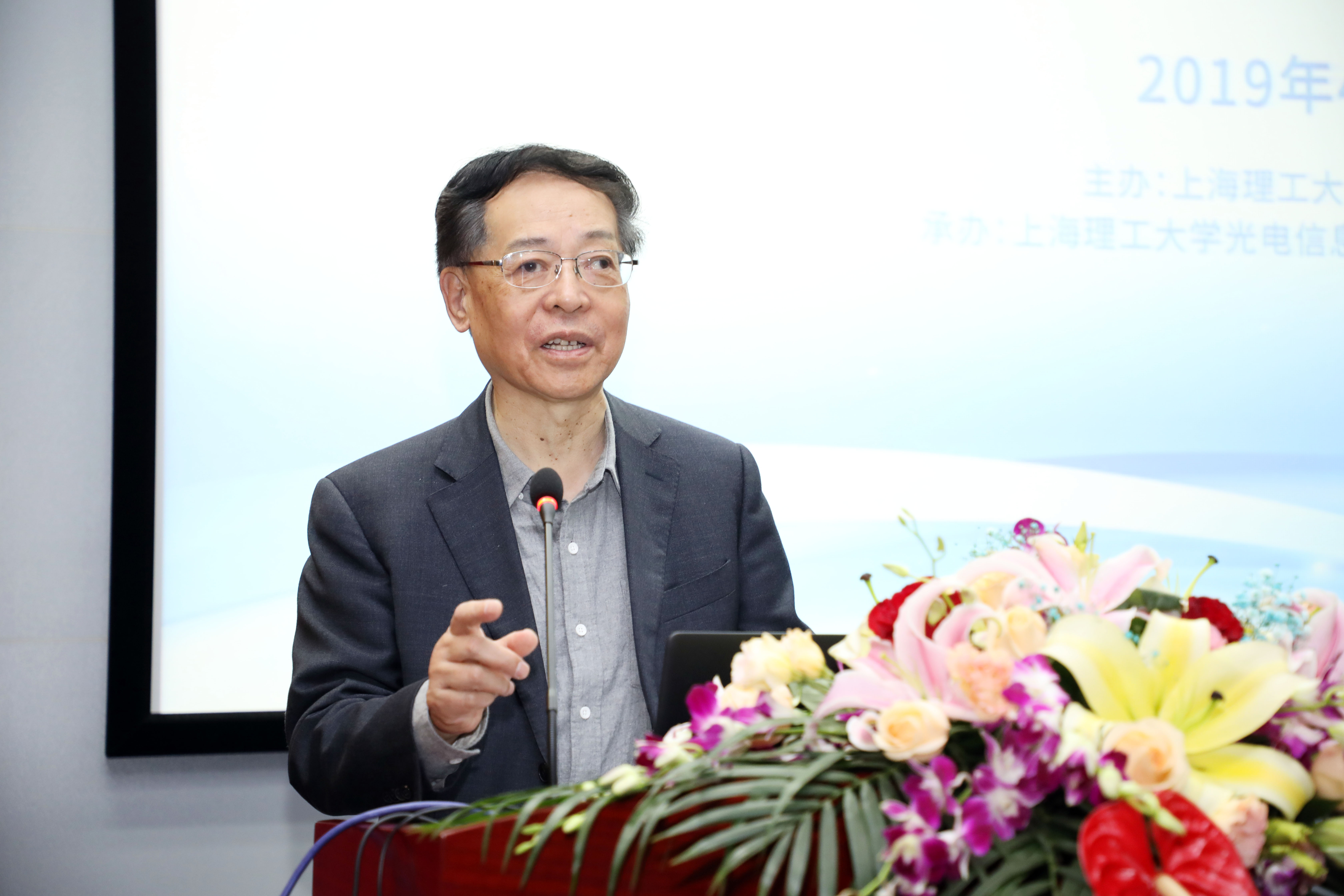 学术碰撞 揽蓄英才 光学院士专家云集上理工