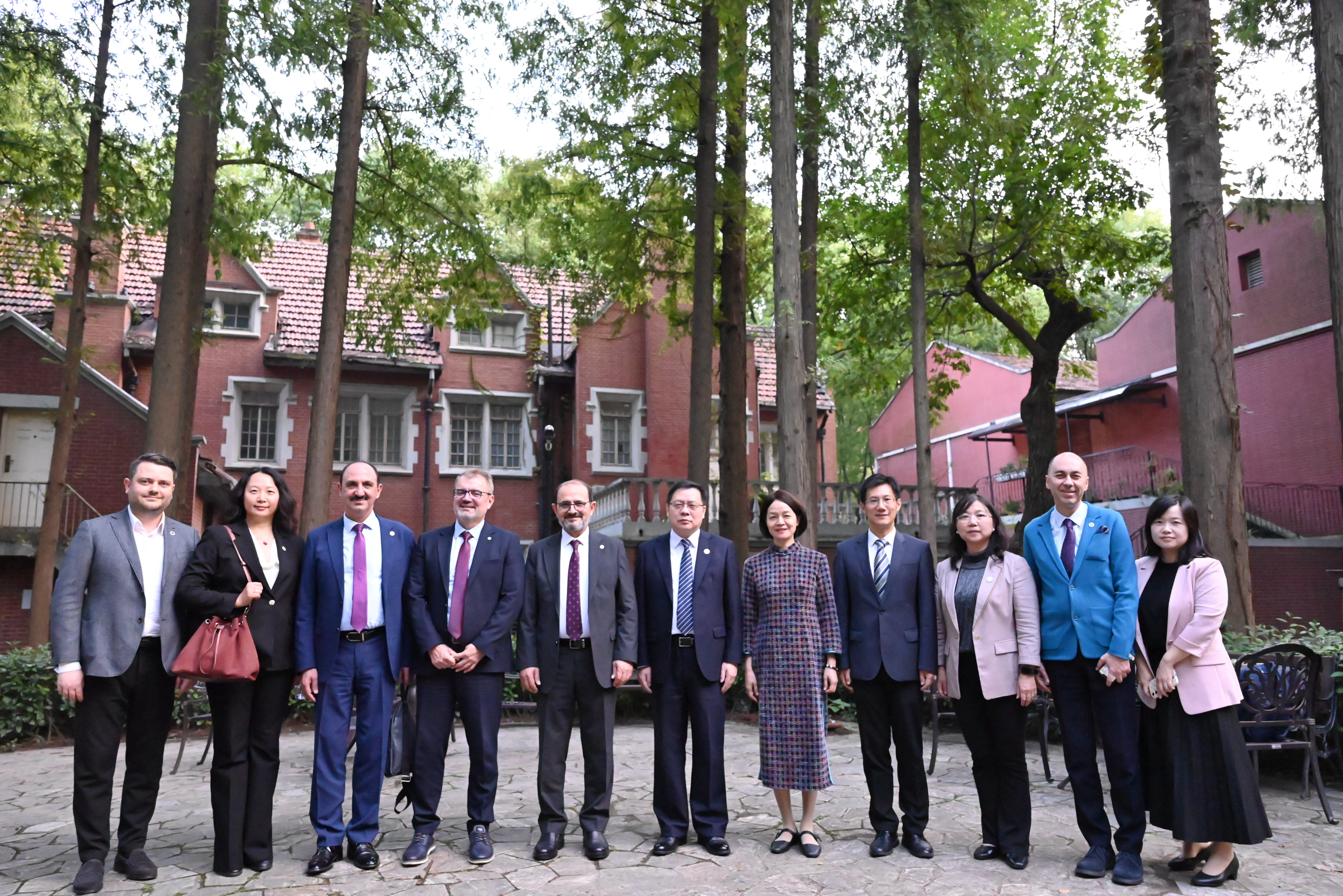 与伊尔德兹技术大学合影留念