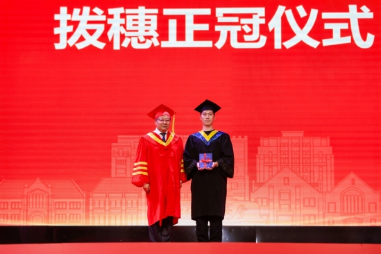 拨穗正冠仪式