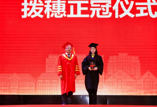 拨穗正冠仪式
